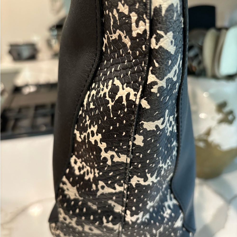 Coach Black And White Python Embossed Satchel. - image 6